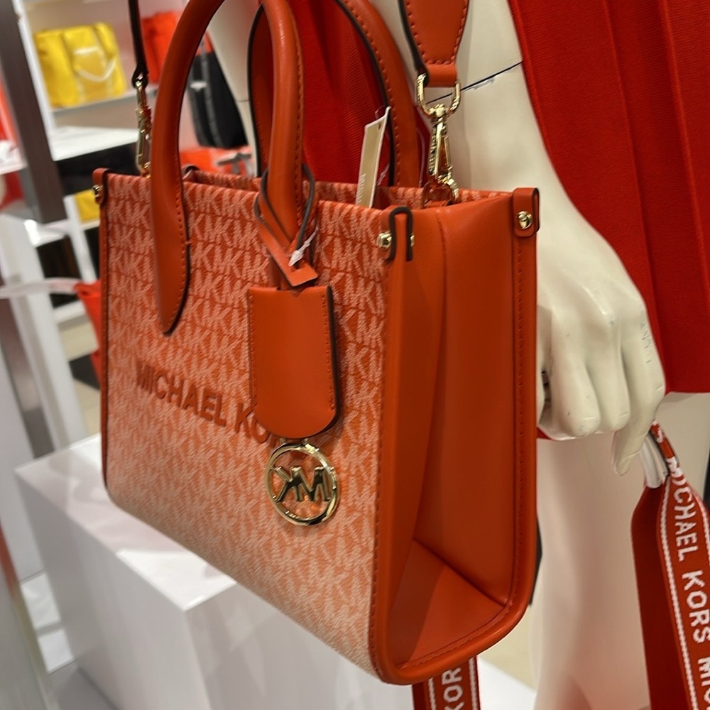 Michael Kors Mirella Small Ombré Signature Logo Crossbody XBODY Shopper Bag
NWt - Picture 15 of 16